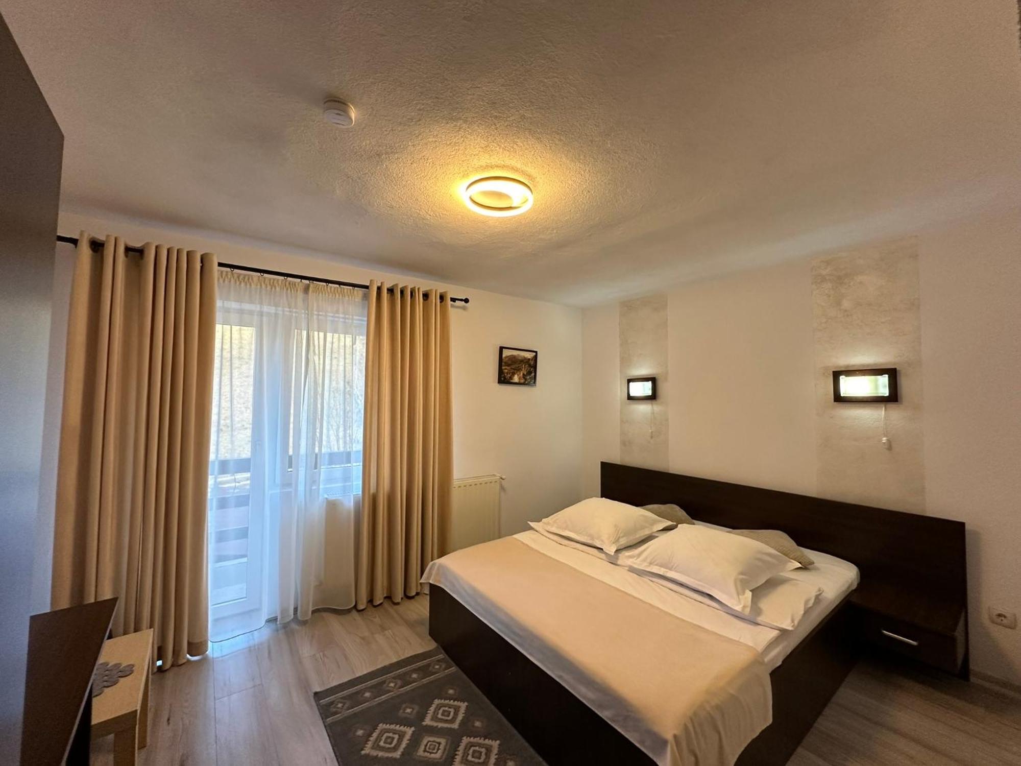Casuta De Langa Izvor Hotel Moeciu De Sus Eksteriør billede
